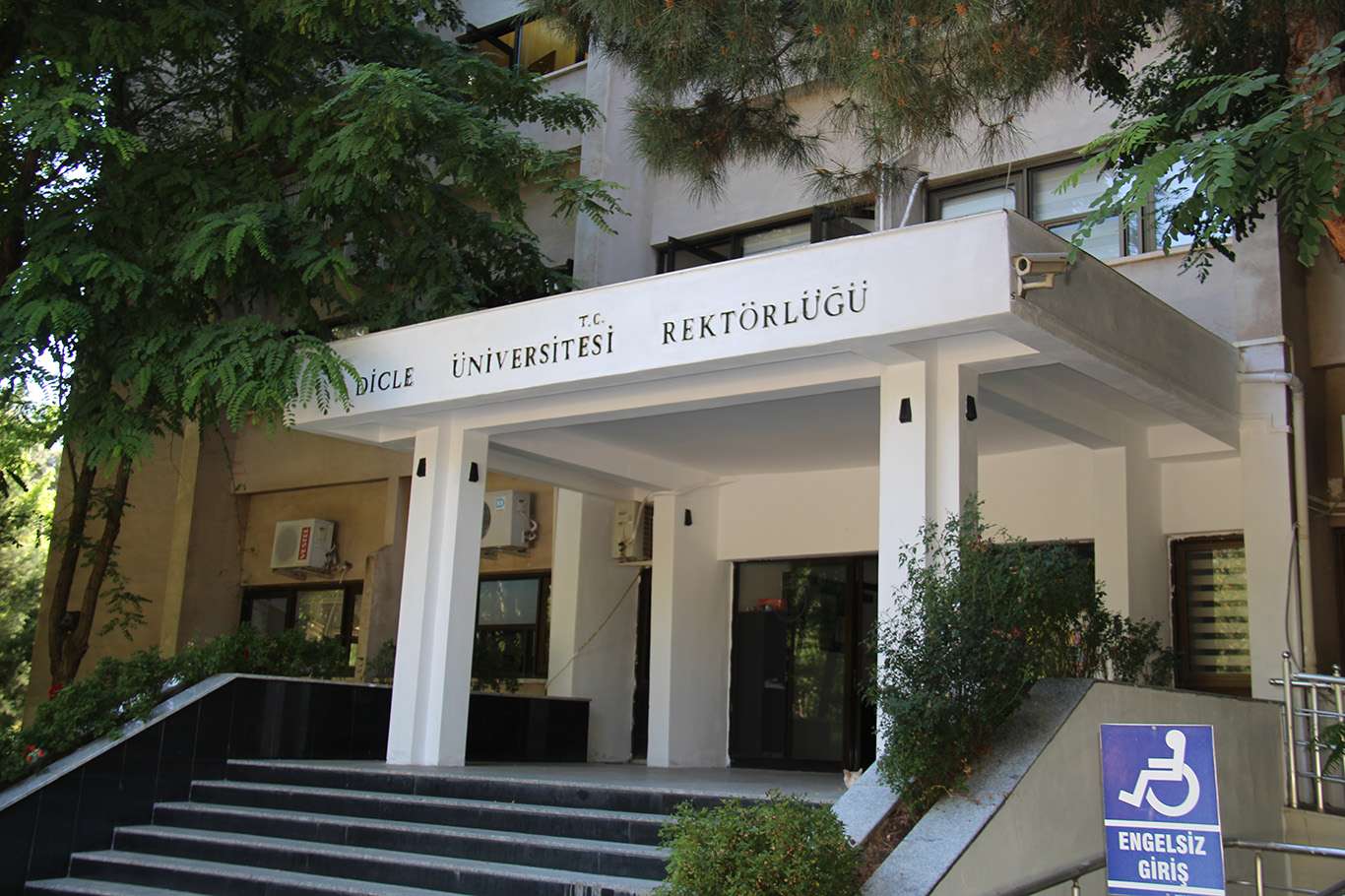 Dicle Üniversitesi ile Diyarbakır Eğitim-Bir-Sen arasında "Lisansüstü Eğitim" protokolü